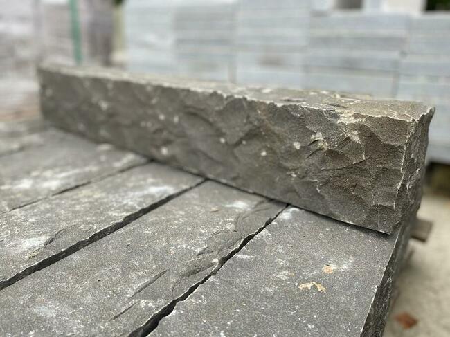 Palisada bazaltowa surowo łupana 12/12/75 cm