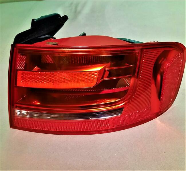 Oryginalna lampa - prawy tył Audi A4 B8 (Sedan)