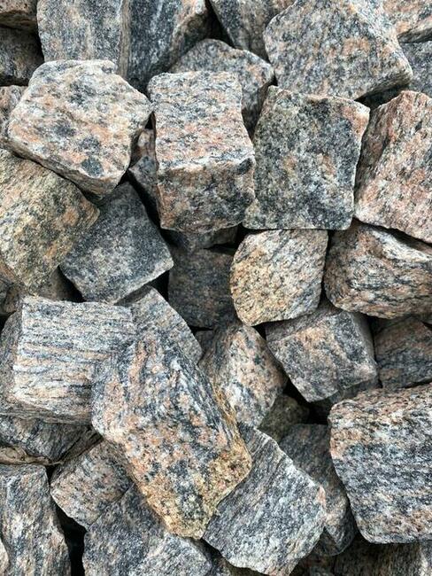 Kostka granitowa Gnejs surowo łupana 4/6