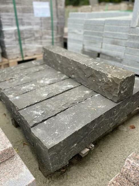 Palisada bazaltowa surowo łupana 12/12/75 cm