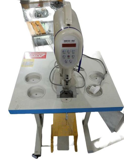 Mechaniczna oczkarka do nabijania