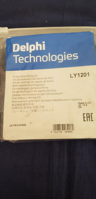 zestaw szczęk hamulcowych,- tył Volvo 850