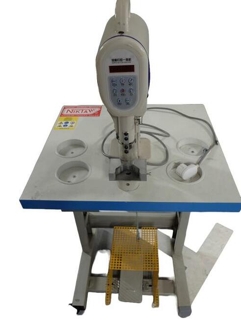 Mechaniczna oczkarka do nabijania