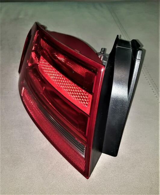 Oryginalna lampa - lewy tył Audi A4 B8 (Sedan)