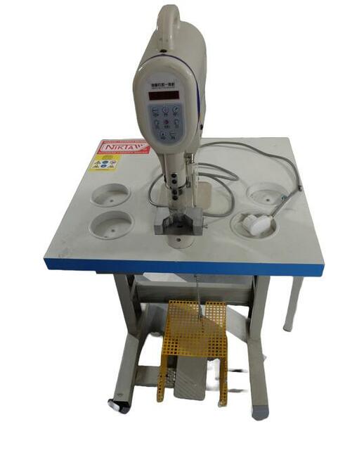 Mechaniczna oczkarka do nabijania