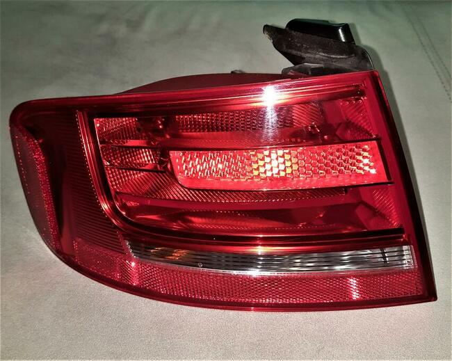 Oryginalna lampa - lewy tył Audi A4 B8 (Sedan)