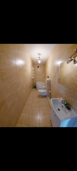 Ładny pokój w centrum Radomia z wyjściem na taras.