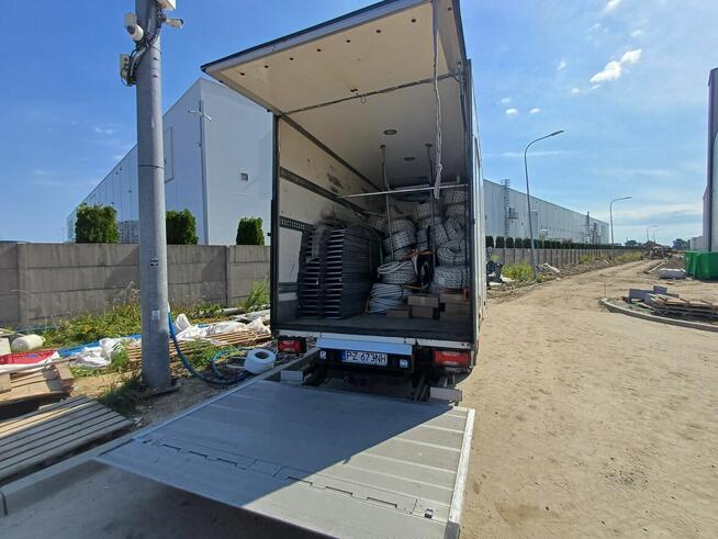 Bus z windą Swarzędz – transport palet, maszyn, towarów