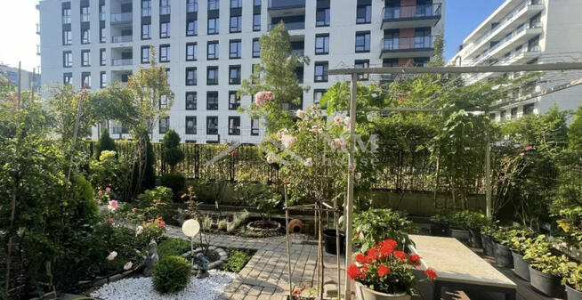 Nowoczesne mieszkanie z ogródkiem i garażem