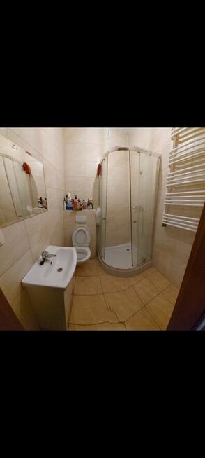 Ładny pokój w centrum Radomia z wyjściem na taras.