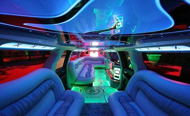 Limuzyna na wieczory panieńskie, kawalerskie, śluby