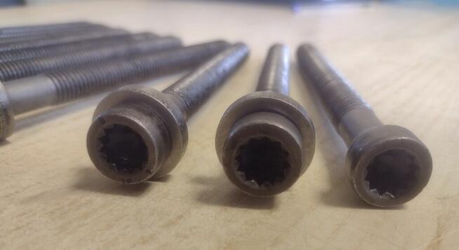 Śruba wałka rozrządu VW T5 2.0 TDI