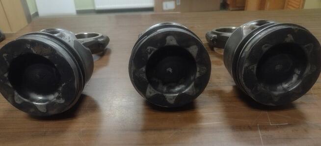 Tłok z korbowodem VW T5 lift 2.0 TDI