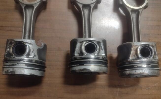 Tłok z korbowodem VW T5 lift 2.0 TDI