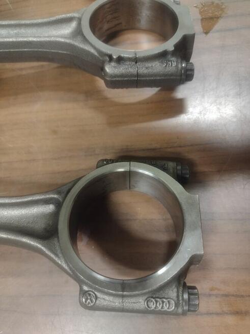 Tłok z korbowodem VW T5 lift 2.0 TDI