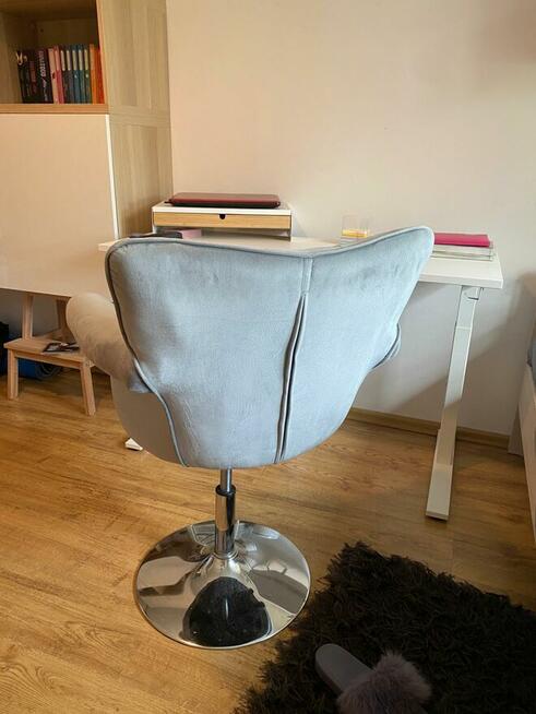 Fotel HR804CN tapicerowany z osobnym guzikami