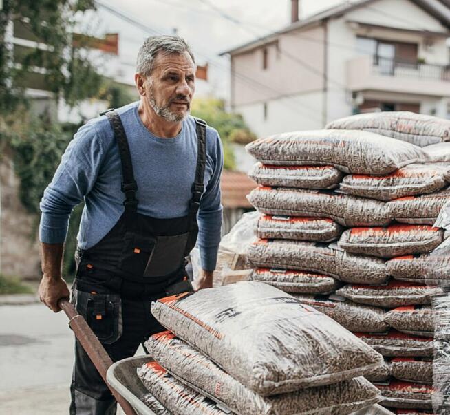 Zamawianie pelletu drzewnego ENPLUS A1 CERTIFIED hurtowo