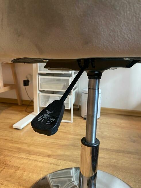 Fotel HR804CN tapicerowany z osobnym guzikami