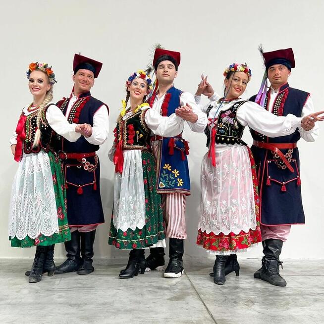 samba brazylijska, salsa, - cancan itp - pokaz tańca