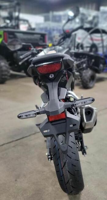 Nowy motocykl sportowy Honda 2024 CB300R ABS na sprzedaż