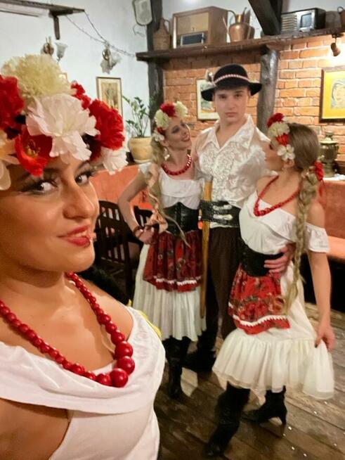 Pokaz tańca, samba, jazz, kankan - piękne tancerki