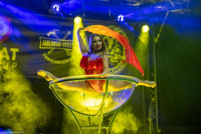 samba brazylijska, salsa, - cancan itp - pokaz tańca