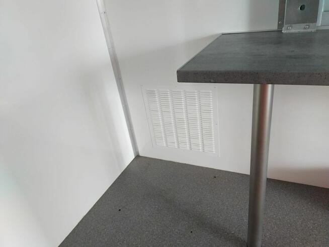 Na szpredaz przyczepa gastronomiczna.