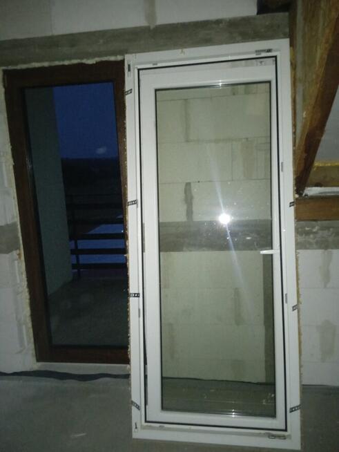 Sprzedam okna balkonowe białe 2 szyby