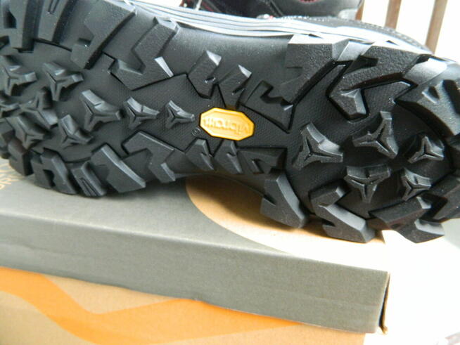 Sprzedam nowe buty Regatta