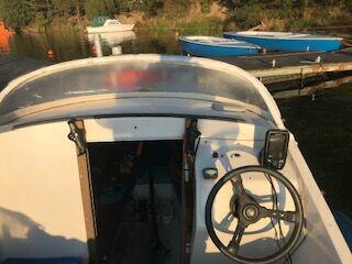 sprzedam jacht motorowy kabinowy z przyczepą p/ł i silnikiem