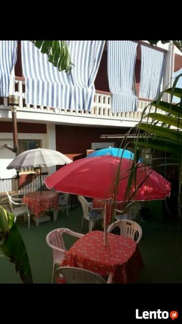 budynek skladajacy sie z 6 apartamentow wlochy morze