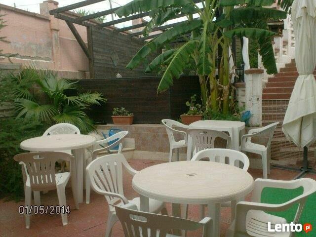 budynek skladajacy sie z 6 apartamentow wlochy morze