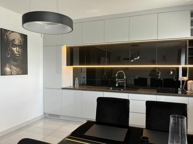 Nowoczesny i ponadczasowy apartament na Wilanowie