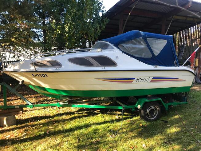 sprzedam jacht motorowy kabinowy z przyczepą p/ł i silnikiem