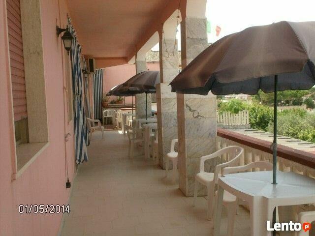 budynek skladajacy sie z 6 apartamentow wlochy morze