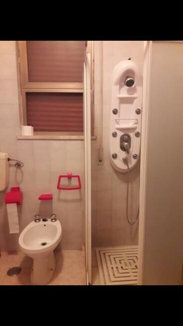 budynek skladajacy sie z 6 apartamentow wlochy morze