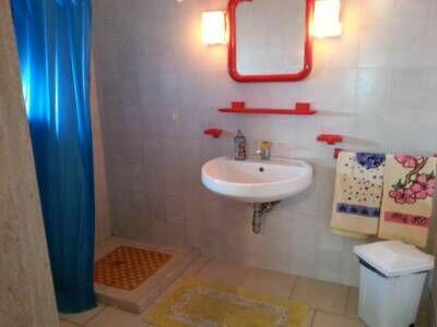 budynek skladajacy sie z 6 apartamentow wlochy morze