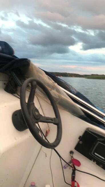 sprzedam jacht motorowy kabinowy z przyczepą p/ł i silnikiem