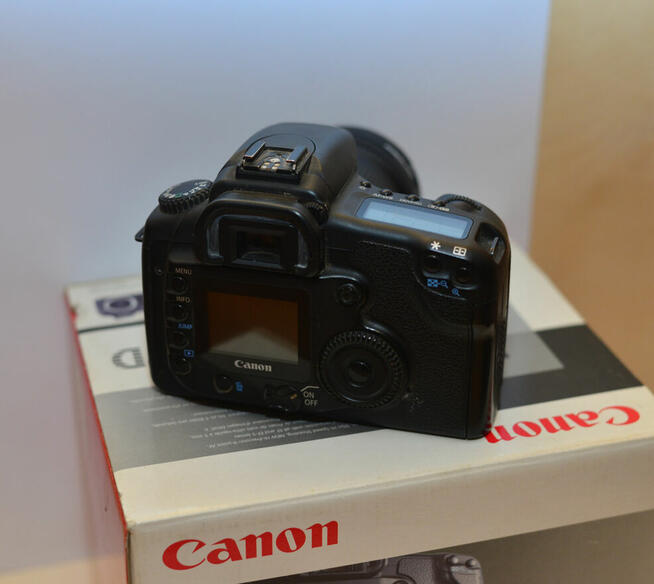 lustrzanka canon eos 20d z dużym zestawem obiektywów i inne