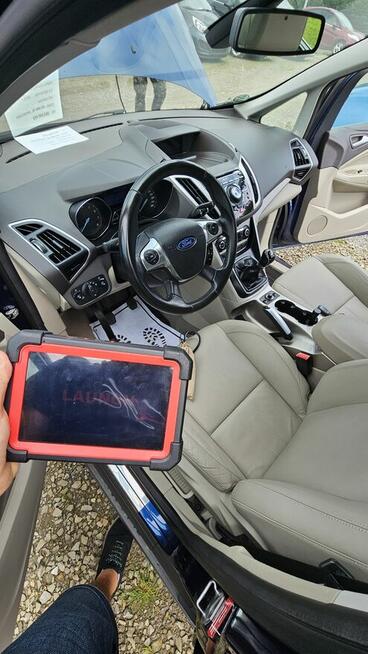 Sprawdzenie samochodu auta przed zakupem