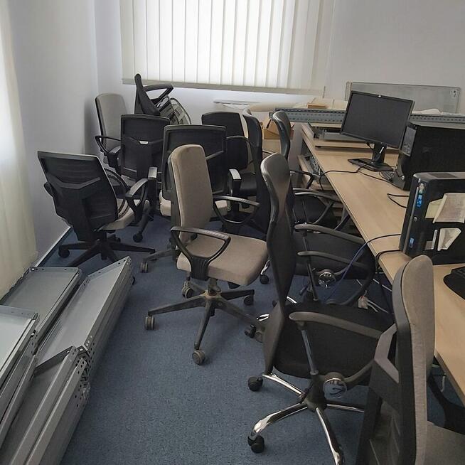 Syndyk sprzeda meble biurowe