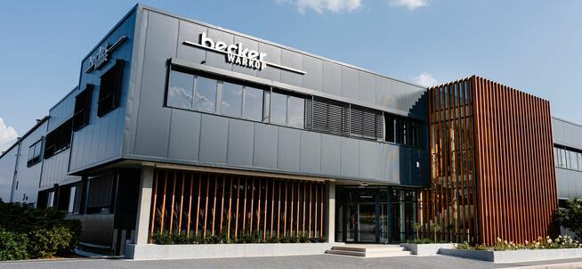 Elewacje aluminiowe w imitacji drewna , Ogrodzenia premium