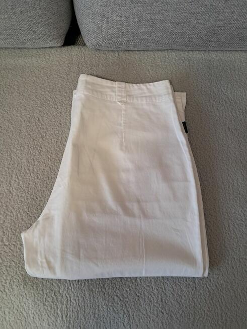 Spodenki damskie - rybaczki, białe, „Mashrum”