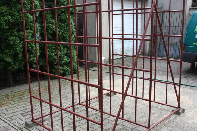 Sprzedam używany, spawany regał magazynowy