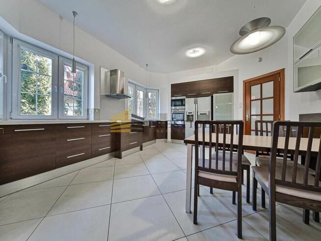 Elegancki przestronny dom