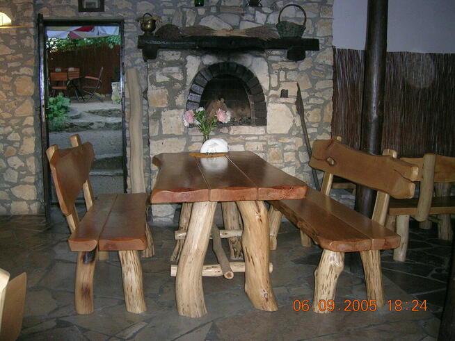 meble ogrodowe góralskie z drewna do altany