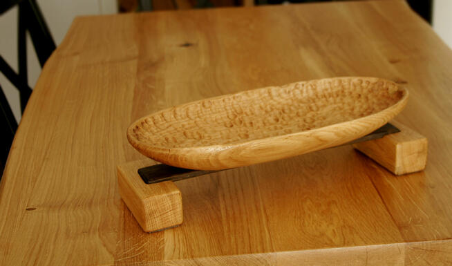 Drewniana misa z drewna dębowego. Pokryta twardym woskiem