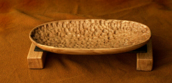 Drewniana misa z drewna dębowego. Pokryta twardym woskiem