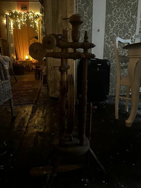 Sprzedam drewniany kołowrotek z wrzecionem