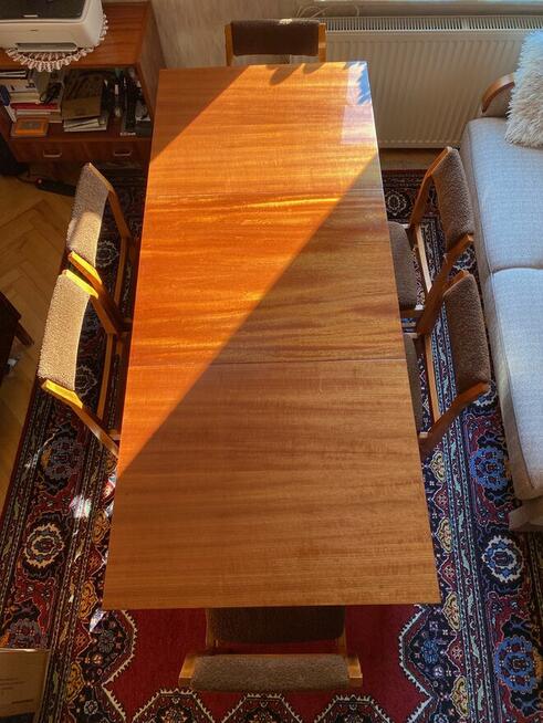 Drewniany stół z 6 krzesłami